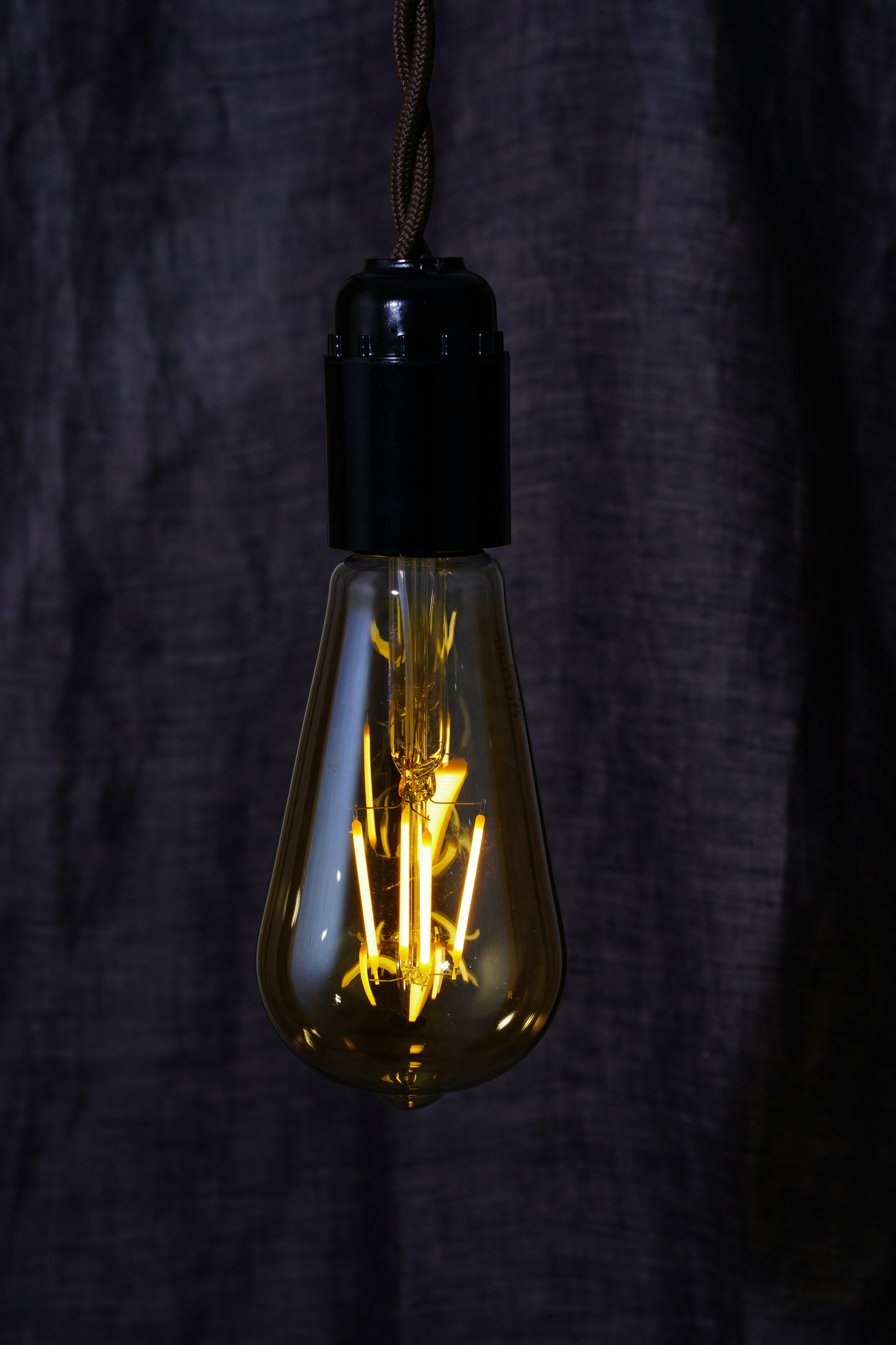 An Innovative Method Of Recovering REE Phosphors From Used Fluorescent Bulbs